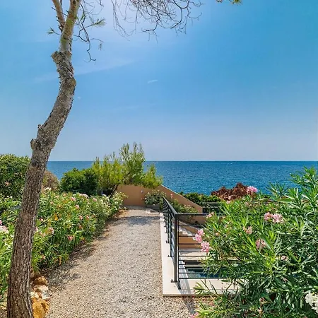 Beautiful House In Theoule-sur-mer شقة